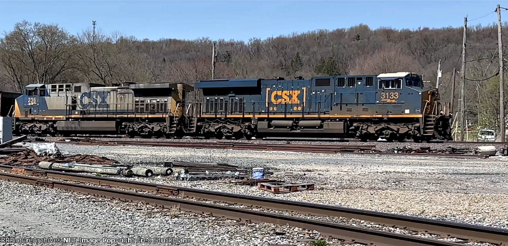 CSX 236 & 3133 power the E700.